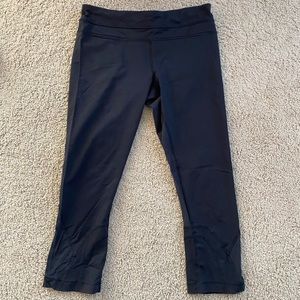 Lululemon Black Cropped Leggings size 6